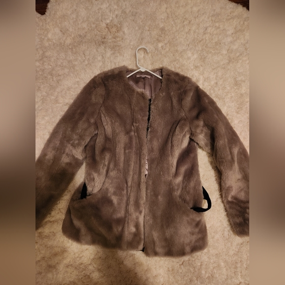 Gap Faux Plush Fur Short Coat size Medium - Picture 4 of 9